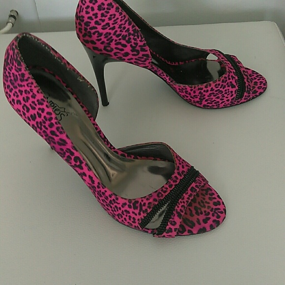 Carlos Santana Shoes - Pink leopard print Carlos Santana heels
